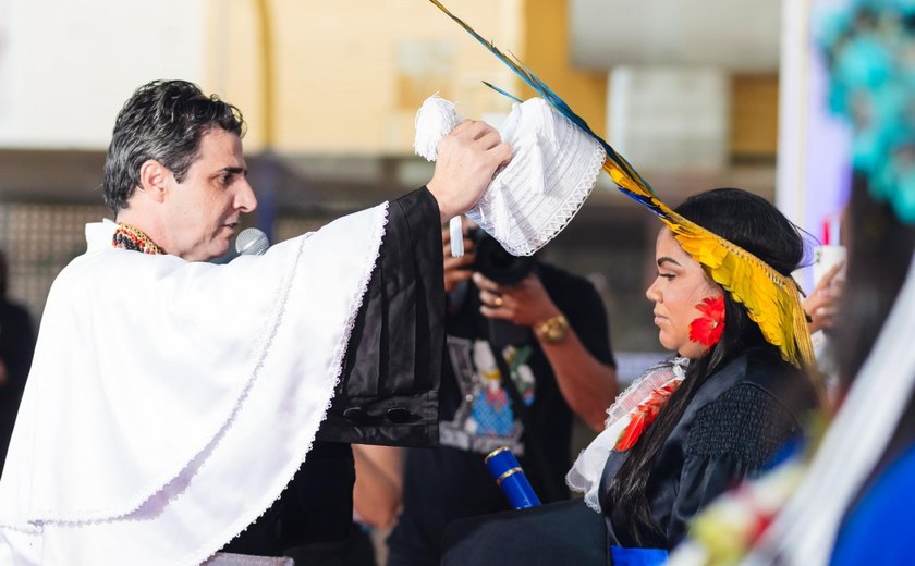 Anderson Barros e Rosa de Lima tomam posse na Reitoria da Uneal