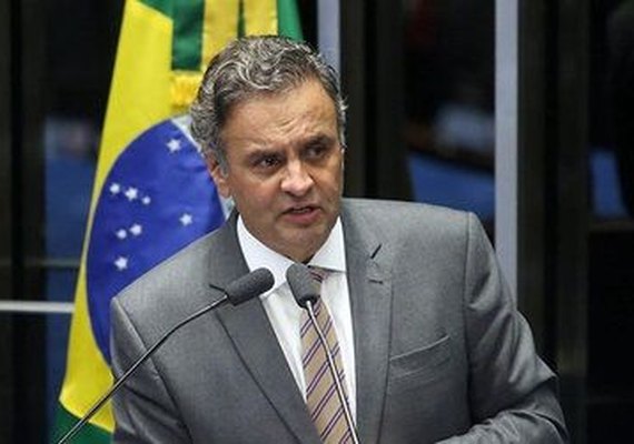 Aécio se mantém licenciado, mas diz que não renuncia à presidência do PSDB