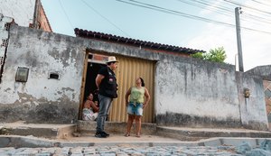 Prefeito Gilberto Gonçalves fiscaliza obras de pavimentação no Parque dos Eucaliptos em Rio Largo