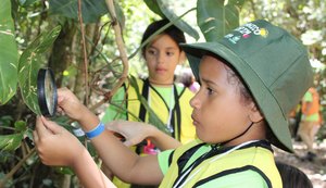 Integrantes do Botânico Mirim participam de coleta de material no Cetas
