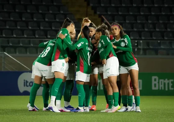 Palmeiras derrota Botafogo e se aproxima da liderança no BR Feminino