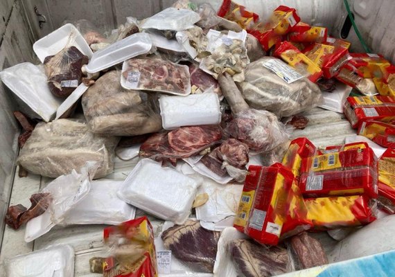 Santa Amélia: 200 kg de alimentos fora de validade são apreendidos