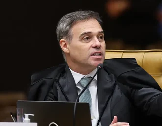 Mendonça acompanha Fachin e vota por julgamento separado de Moraes