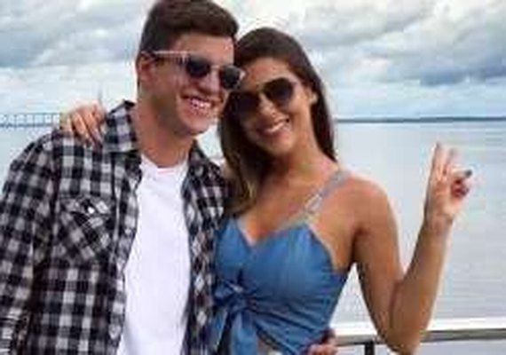 Ex-BBB Vivian é surpreendida com visita de Manoel a Manaus: 'Saudade falou alto'