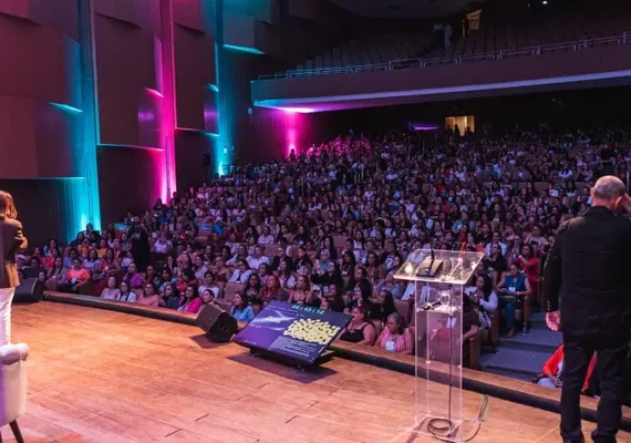 Empreendedoras lotam o Teatro Gustavo Leite na 2ª edição do Entre Elas