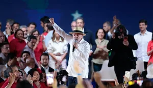 PT oficializa candidatura de Lula à Presidência