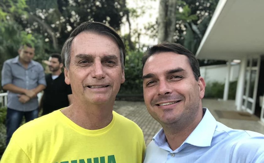 Jair Bolsonaro deu aval a Flávio para compra de mansão