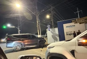 Mulher e criança ficam feridas após batida entre dois carros em Arapiraca
