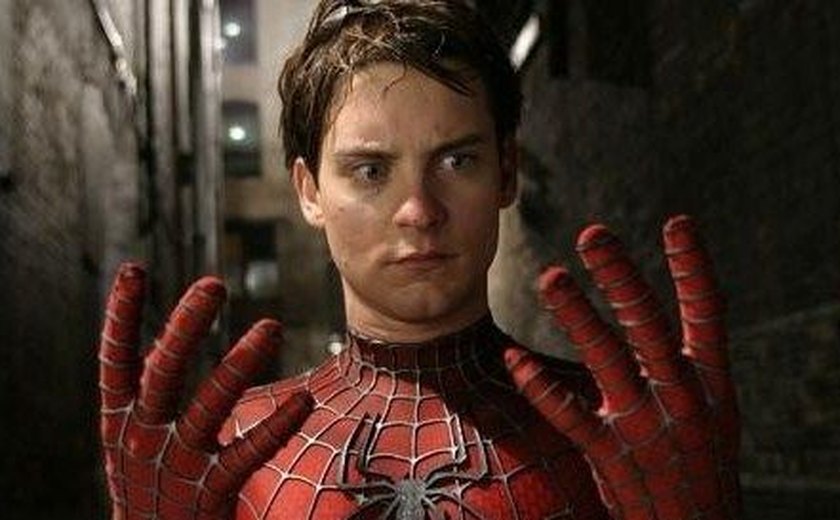 Tobey Maguire faz vídeo trolando Andrew Garfield e trailer de novo 'Homem-Aranha'