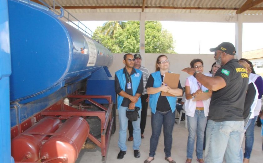 Vigilância Sanitária Estadual inspeciona tanques de carros pipa