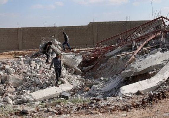 Síria é alvo de novos bombardeios dos EUA e há pelo menos 15 mortos