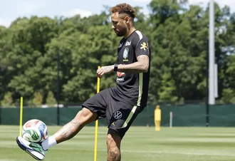 Neymar volta a treinar com a seleção a dois dias do jogo contra o Haiti