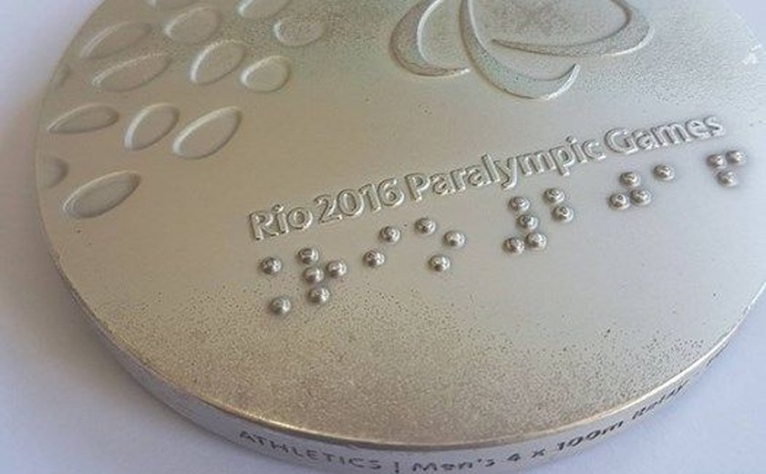 Atletas brasileiros reclamam de defeitos nas medalhas da Rio 2016