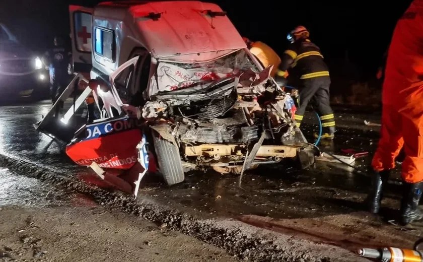 Enfermeira e paciente morrem em colisão entre ambulância e caminhão