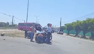 Colisão entre caminhonete e moto deixa dois homens feridos na AL-220