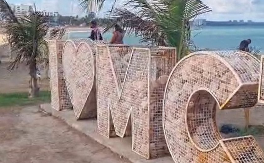 Pedras do Totem 'Eu Amo Maceió' são furtadas