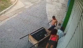 Trio é flagrado invadindo e furtando loja de eletrônicos