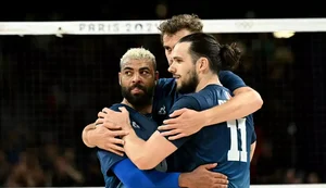 França atropela a Polônia e é bicampeã olímpica no vôlei masculino