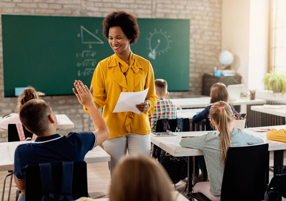 Professores de escolas públicas podem concorrer às bolsas do Prouni