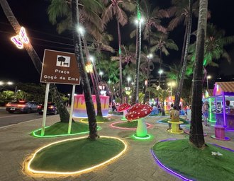 Vila das Crianças encanta o público com atrações instagramáveis, luzes e brinquedos acessíveis