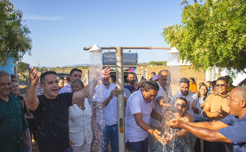 Governo leva água encanada ao povoado Lagoa do Mato dos Lopes, em Palmeira dos Índios