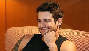 Ex-BBB engravida mulher, rejeita filhos gêmeos e uma das crianças acaba morrendo