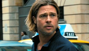 Brad Pitt volta a tomar banhos frequentes a pedido da namorada