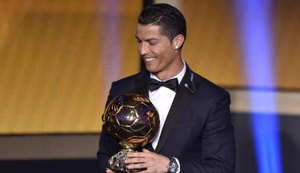 Cristiano Ronaldo ganha Bola de Ouro pela quinta vez e iguala Messi