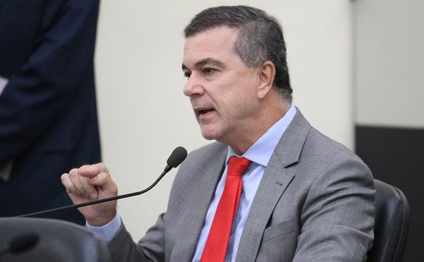 Deputado faz pronunciamento contra 'privatização' da Saúde em Maceió