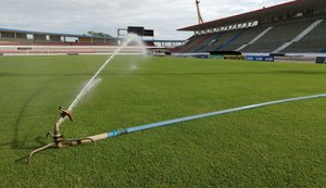 Secretaria segue com tratamento de gramado do Estádio Rei Pelé durante o Carnaval