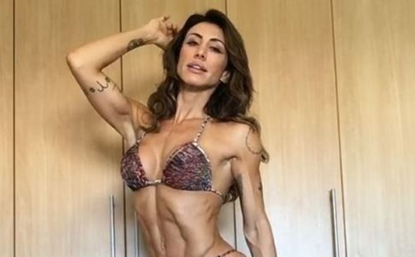 Jaque Khury faz foto de biquíni: 'São 3 anos de treino e dieta'