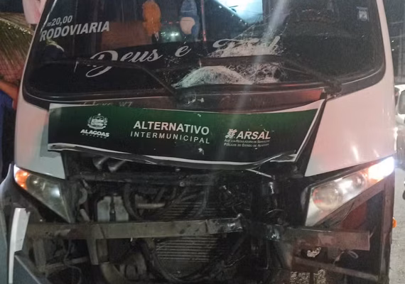 Acidente entre moto e van na Avenida Gustavo Paiva mata motoqueiro