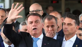 Ministro Alexandre de Moraes nega pedido para prender Bolsonaro