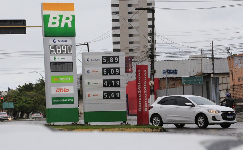 Procon fiscaliza valor da gasolina em Maceió