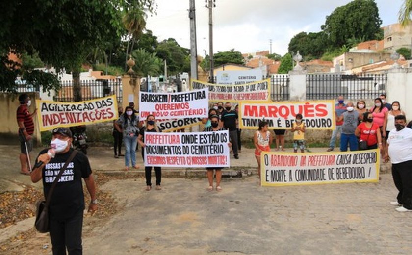 Protestos no cemitério de Bebedouro