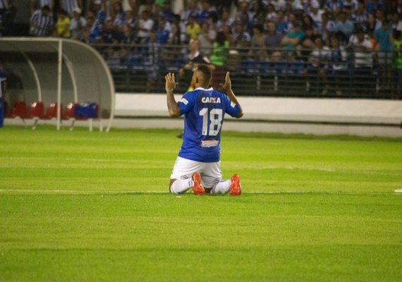 Com gol de Walter, CSA vence Sampaio Corrêa e vai para vice-liderança