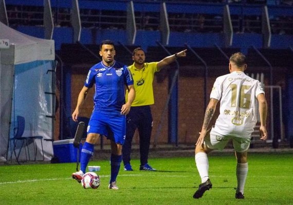 Avaí pode perder acesso à Série A após jogadores denunciarem salários atrasados ao STJD