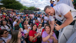 Em primeira carreata, Renan Filho recebe apoio da população em seis cidades do Sertão