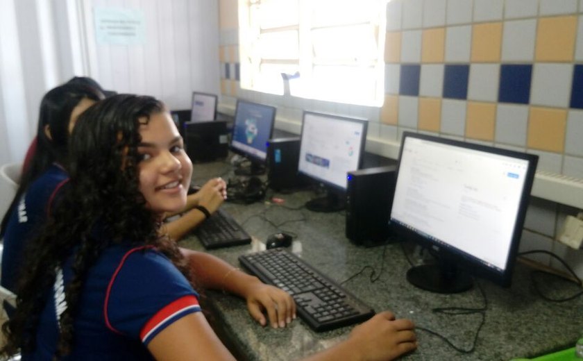 Governo entrega novo laboratório de informática para escola em Igaci