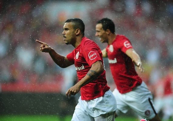 Internacional vence Figueirense e reassume a liderança da Série B