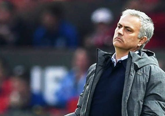 Giggs aponta que United de Mourinho tem necessidade de reforços