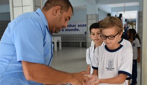 Faltam máscaras e álcool gel em várias redes de farmácia