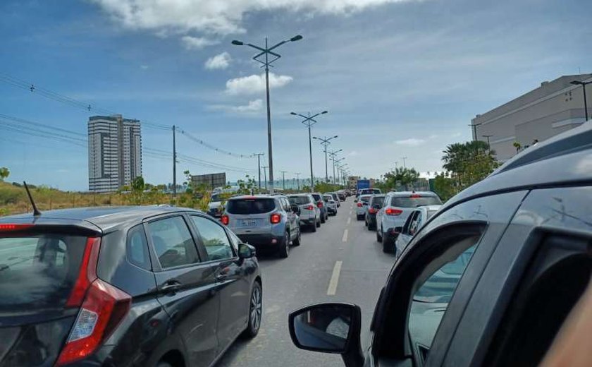 Maceioense começa o dia estressado com o trânsito de Cruz das Almas; empresa é notificada