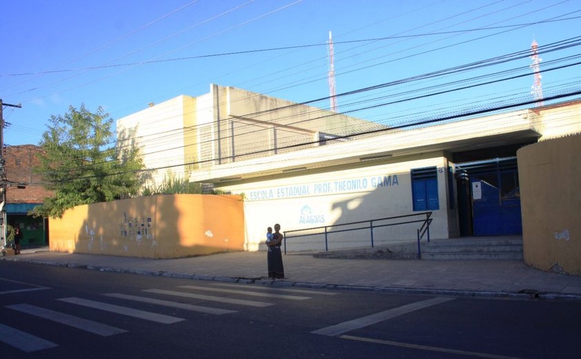 Diretores de escola estadual no Jacintinho são afastados após denúncias