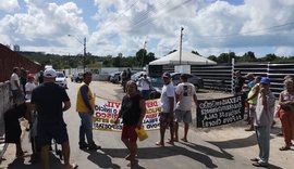 Moradores são alvos de bombas durante protesto