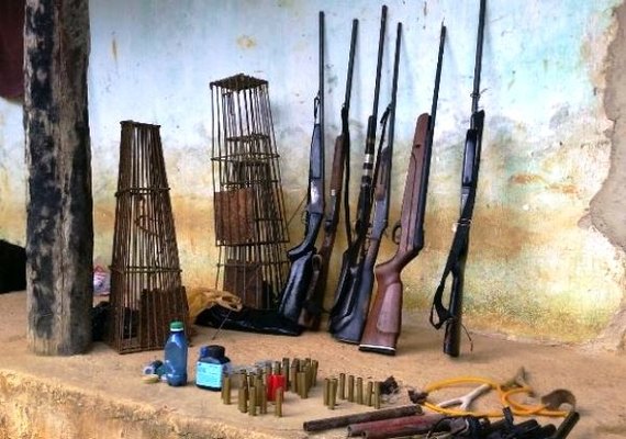Fiscais flagram armas, munição e aves em cativeiro na Estação Ecológica de Murici