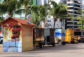 Comerciantes de food trucks continuam na orla da Pajuçara