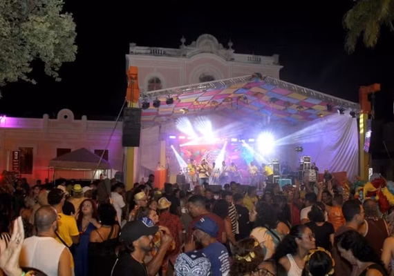 Carnaval é Massa anima bairro histórico de Jaraguá em Maceió