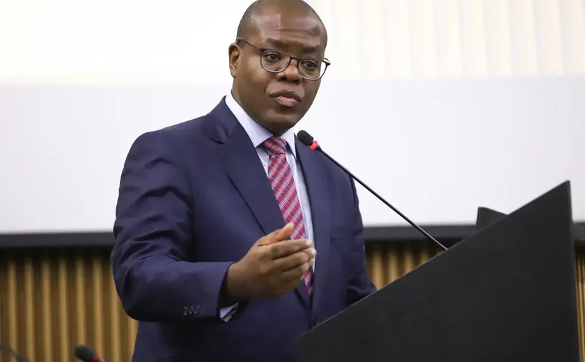 PF indicia ex-ministro Silvio Almeida por importunação sexual