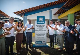 Governo de Alagoas entrega nova escola e sinalização turística internacional em Maragogi